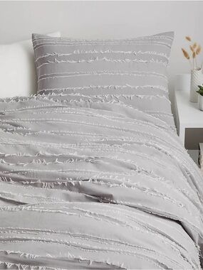 Dormify Full/Queen Light Gray Textured Fringe Comforter set with Shams